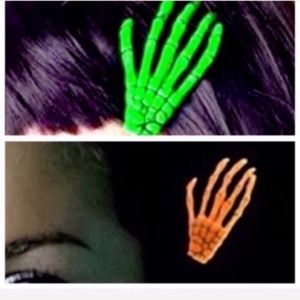 🇺🇸1 Pair of Skeleton Hand Hair Clips